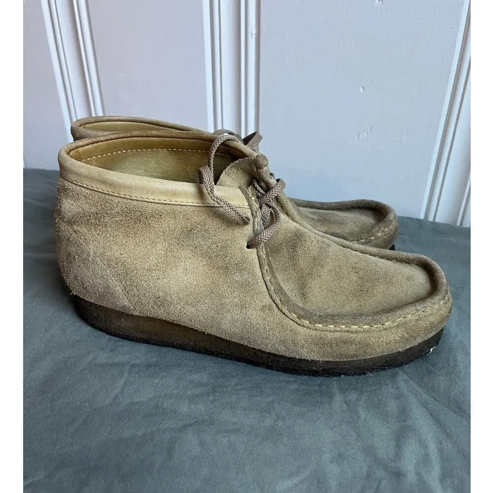 Clark Wallabee boots tan, beige size 8